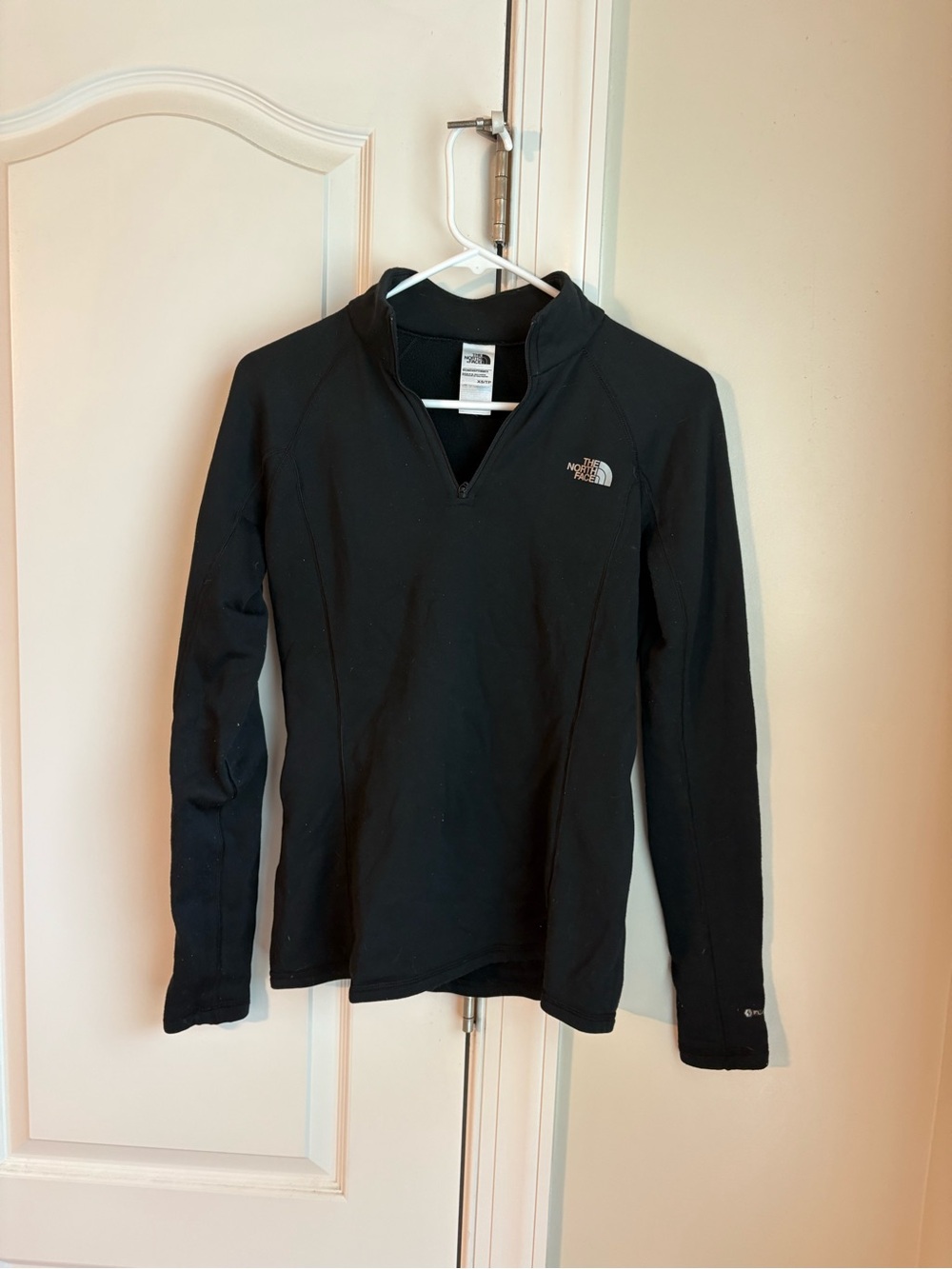 The North Face Women's Black Quarter-Zip Fitted Pullover
